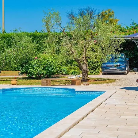 Ferienhaus Benka Mofardini